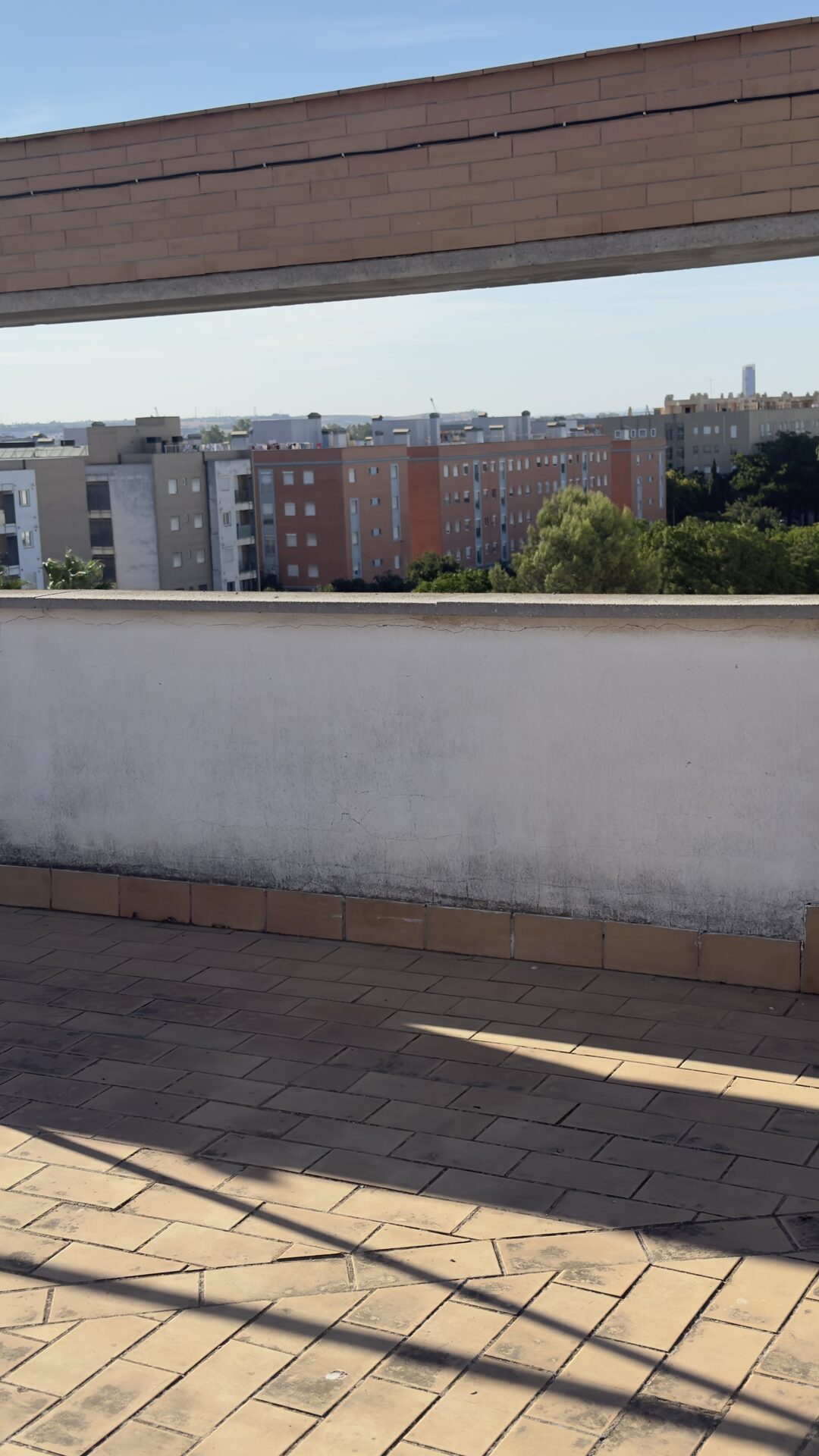 Azotea amplia con increíbles vistas al barrio de Bermejales y el puente del V Centenario — piso en Los Bermejales, Sevilla